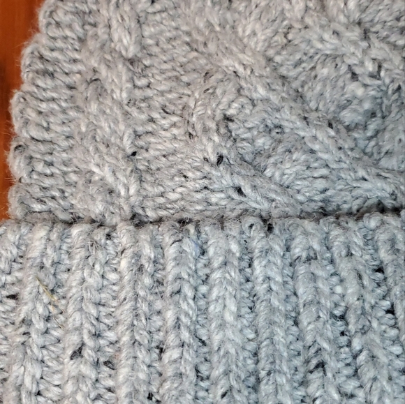 Cable knitt Roots toque - Picture 3 of 5